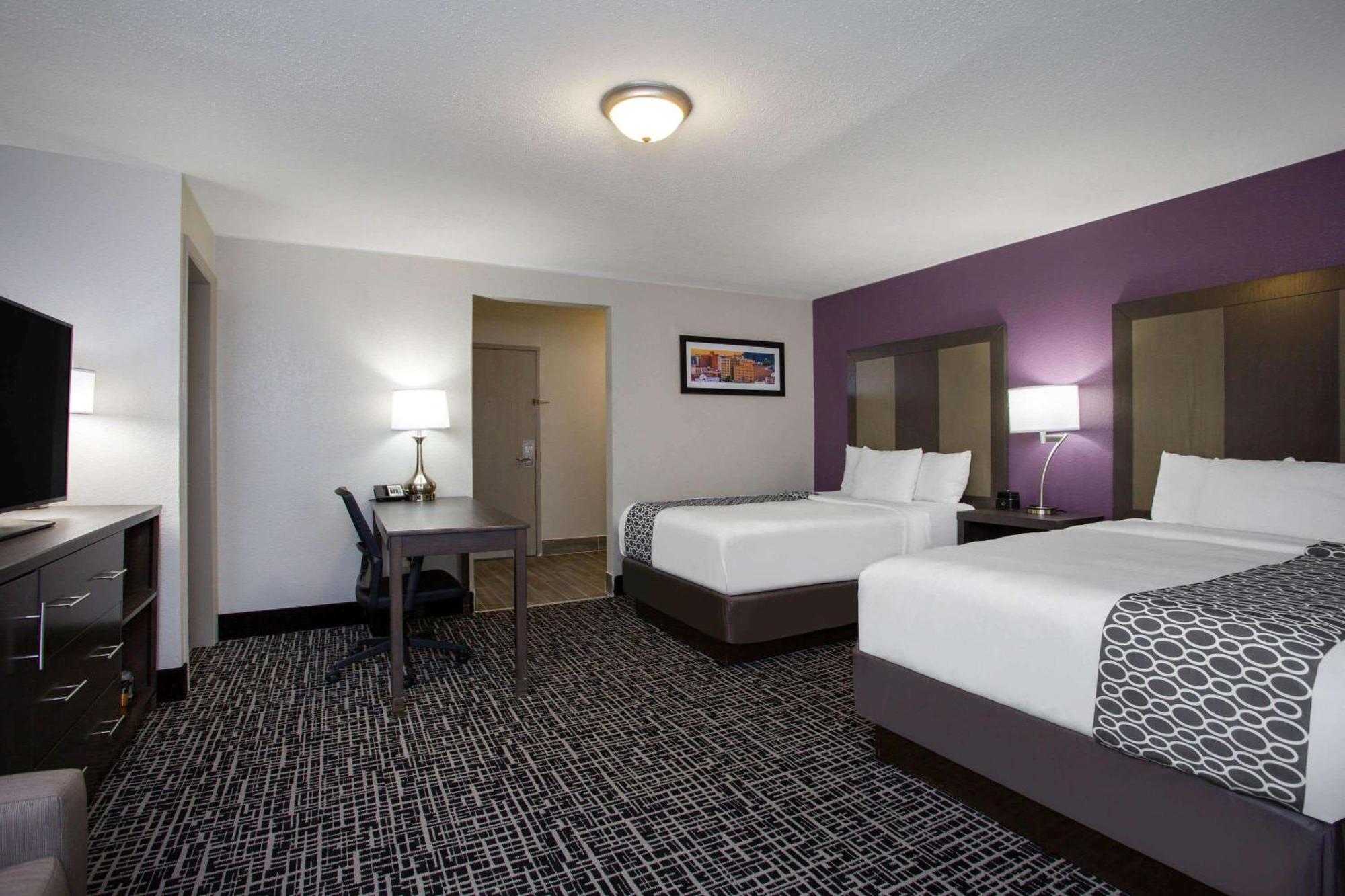 Deluxe Double Suite Mountain View Non-Smoking